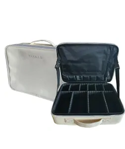 Farmasi Profesionální kufřík na make-up L